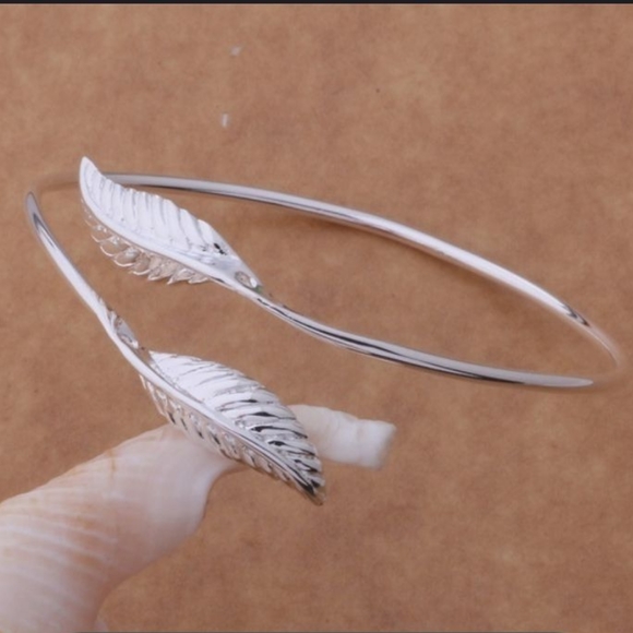 Cute Silver color Leaves Cuff Bangle Bracelet - Picture 3 of 5